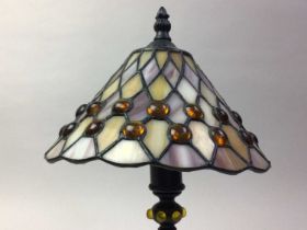 SMALL TIFFANY STYLE TABLE LAMP,