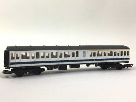 GROUP OF HORNBY 00 GAUGE RAILWAY ITEMS,