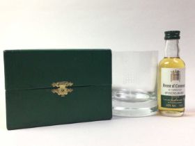 HOUSE OF COMMONS WHISKY PRESENTATION SET, IN ORIGINAL FITTED CASE