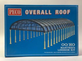 SMALL GROUP OF OO GAUGE MODEL RAILWAY ACCESSORIES,