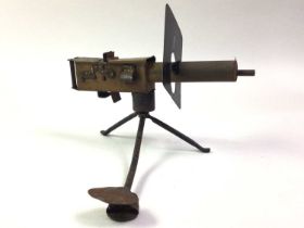 METAL MODEL OF A WWI FIELD GUN,