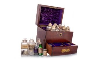 VICTORIAN MAHOGANY CASED APOTHECARY SET, MID-LATE 19TH CENTURY