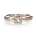 DIAMOND SOLITAIRE RING,