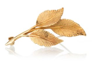 EIGHTEEN CARAT GOLD LEAF BROOCH,