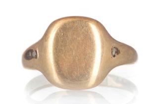 GOLD SIGNET RING,