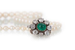 PEARL NECKLACE WITH EMERALD AND DIAMOND CLASP,