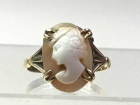 NINE CARAT GOLD BROOCH, AND A GOLD CAMEO RING