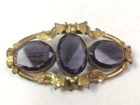 FIFTEEN CARAT GOLD BROOCH, AND FOUR OTHER BROOCHES