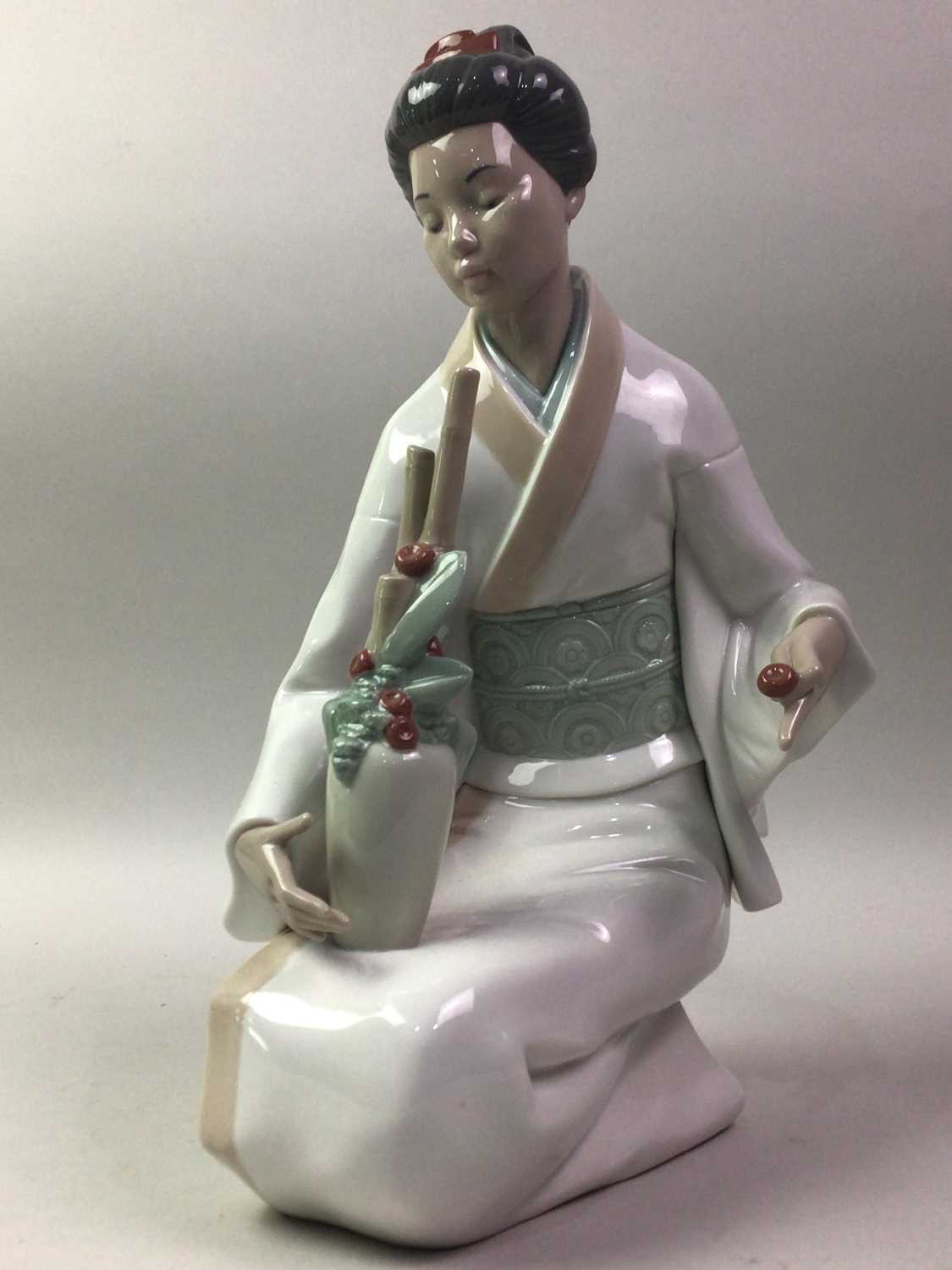 NAO FIGURE, DECORATING THE BOUQUET