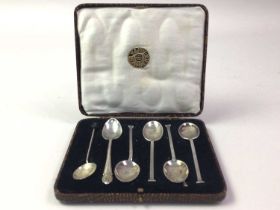 SET OF FOUR SILVER BEAN TOP COFFEE SPOONS, ALONG WITH FURTHER SILVER
