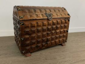REPRODUCTION DOME TOP STORAGE CHEST,