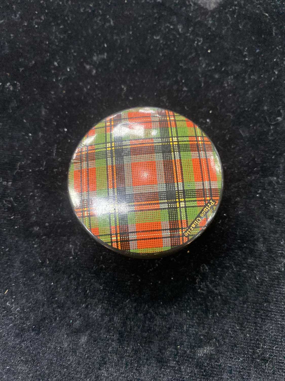 MAUCHLINE ROBERT BURNS BROOCH, ALONG WITH MAUCHLINE BOXES AND NAPKIN RINGS - Image 11 of 15