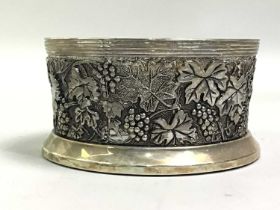 COLLECTION OF SILVER PLATED ITEMS, INCLUDING TUREENS AND TRAYS
