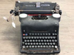 TWO VINTAGE TYPEWRITERS, EARLY/MID 20TH CENTURY