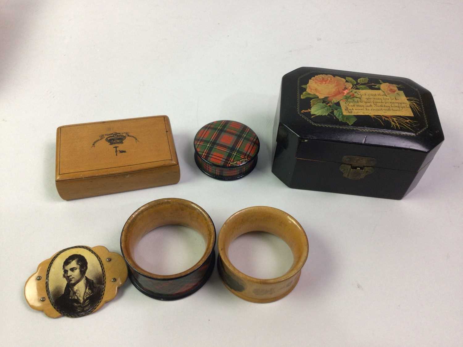 MAUCHLINE ROBERT BURNS BROOCH, ALONG WITH MAUCHLINE BOXES AND NAPKIN RINGS - Image 2 of 15