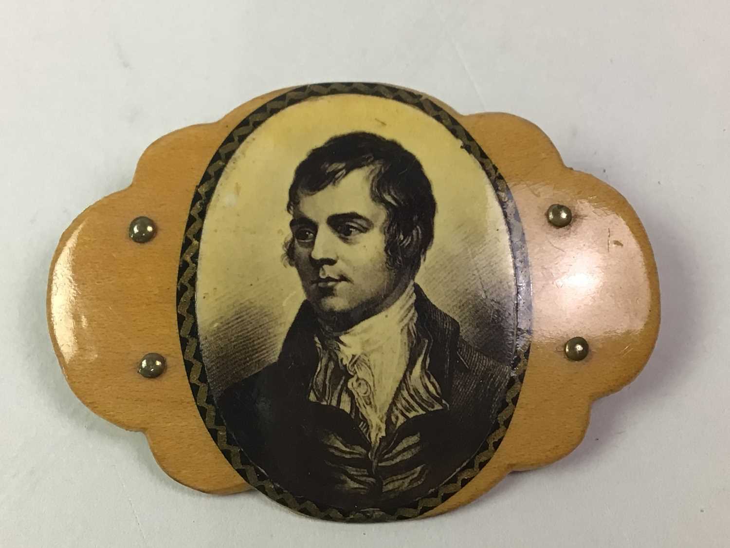 MAUCHLINE ROBERT BURNS BROOCH, ALONG WITH MAUCHLINE BOXES AND NAPKIN RINGS