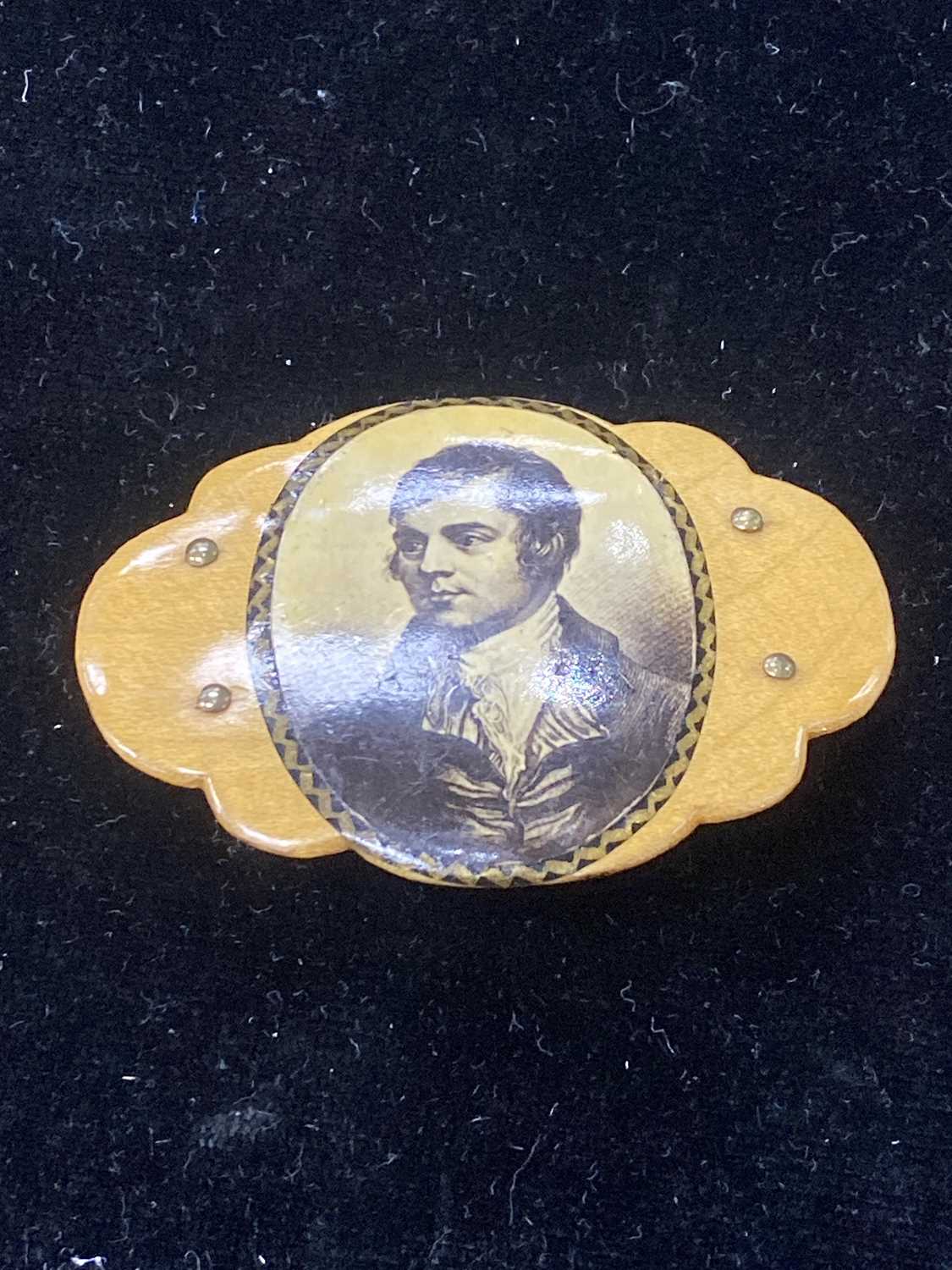 MAUCHLINE ROBERT BURNS BROOCH, ALONG WITH MAUCHLINE BOXES AND NAPKIN RINGS - Image 3 of 15