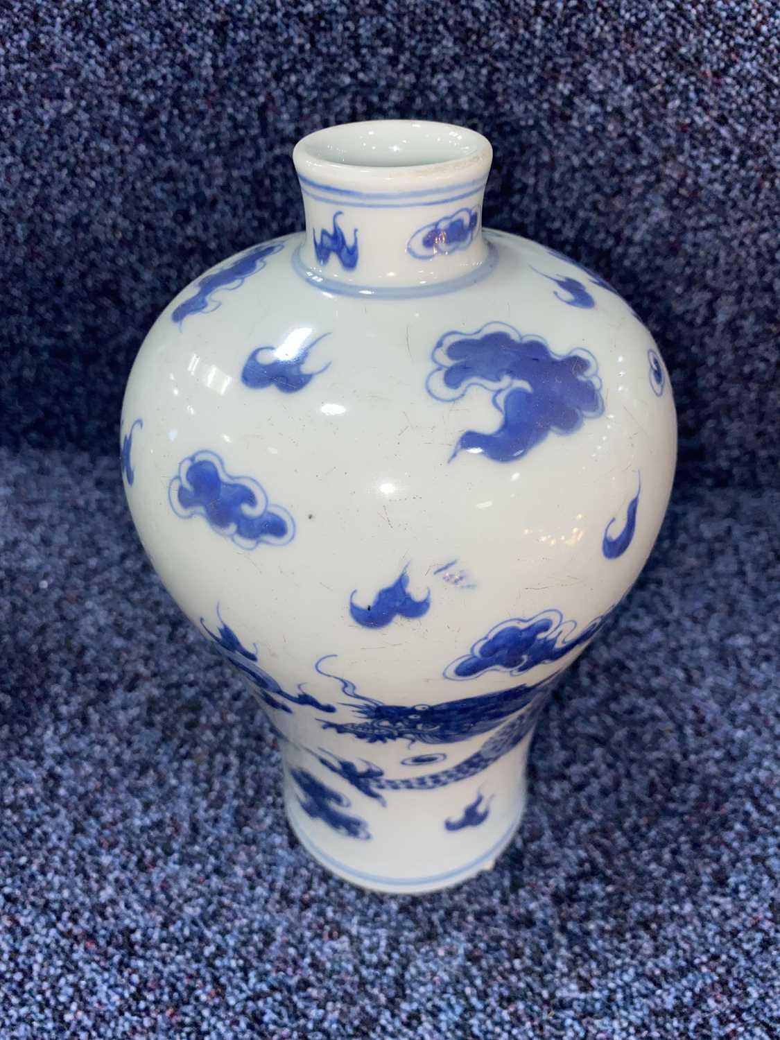 GROUP OF CHINESE BLUE AND WHITE VASES, 19TH CENTURY - Image 4 of 28