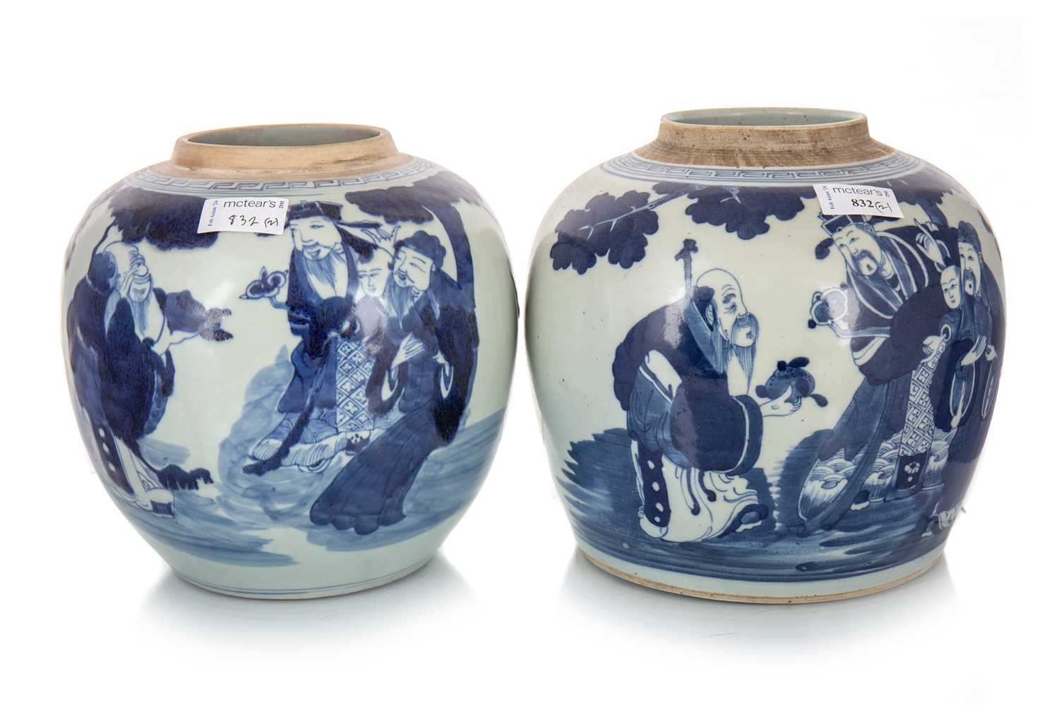 NEAR PAIR OF CHINESE BLUE AND WHITE GINGER JARS, LATE 18TH CENTURY