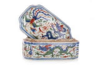 CHINESE WUCAI LIDDED BOX, 19TH CENTURY