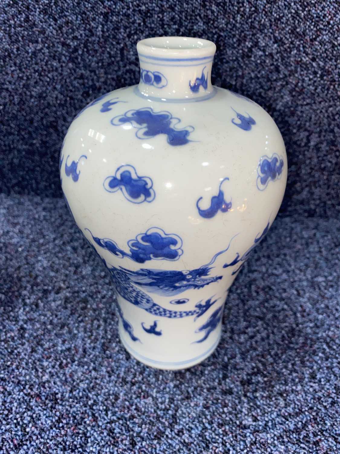 GROUP OF CHINESE BLUE AND WHITE VASES, 19TH CENTURY - Image 3 of 28