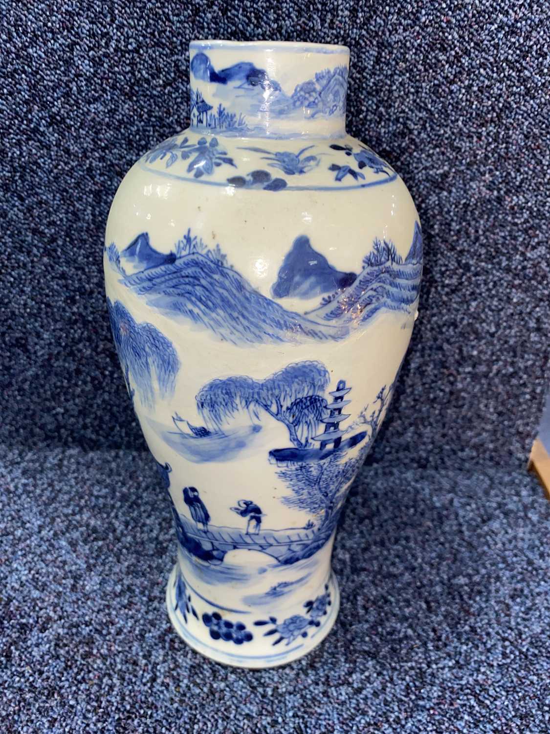 GROUP OF CHINESE BLUE AND WHITE VASES, 19TH CENTURY - Image 10 of 28
