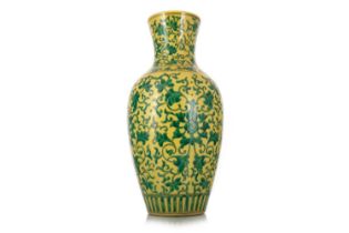 CHINESE FAMILLE JAUNE BALUSTER BASE, LATE 19TH/EARLY 20TH CENTURY