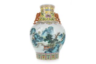 CHINESE FAMILLE ROSE VASE, LATE 19TH/EARLY 20TH CENTURY
