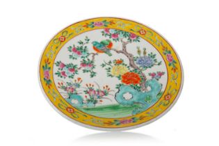 CHINESE FAMILLE JAUNE CIRCULAR PLAQUE, QING DYNASTY