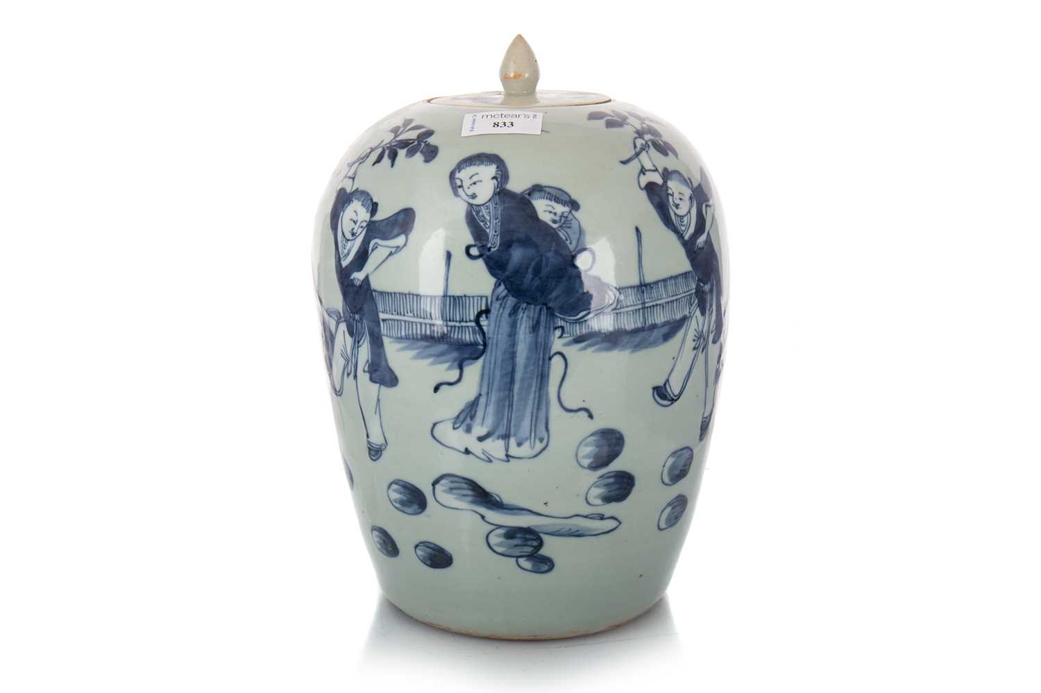 CHINESE BLUE AND WHITE JAR AND COVER, LATE 19TH/EARLY 20TH CENTURY