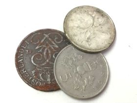 COLLECTION OF MIXED BRITISH AND INTERNATIONAL COINS,