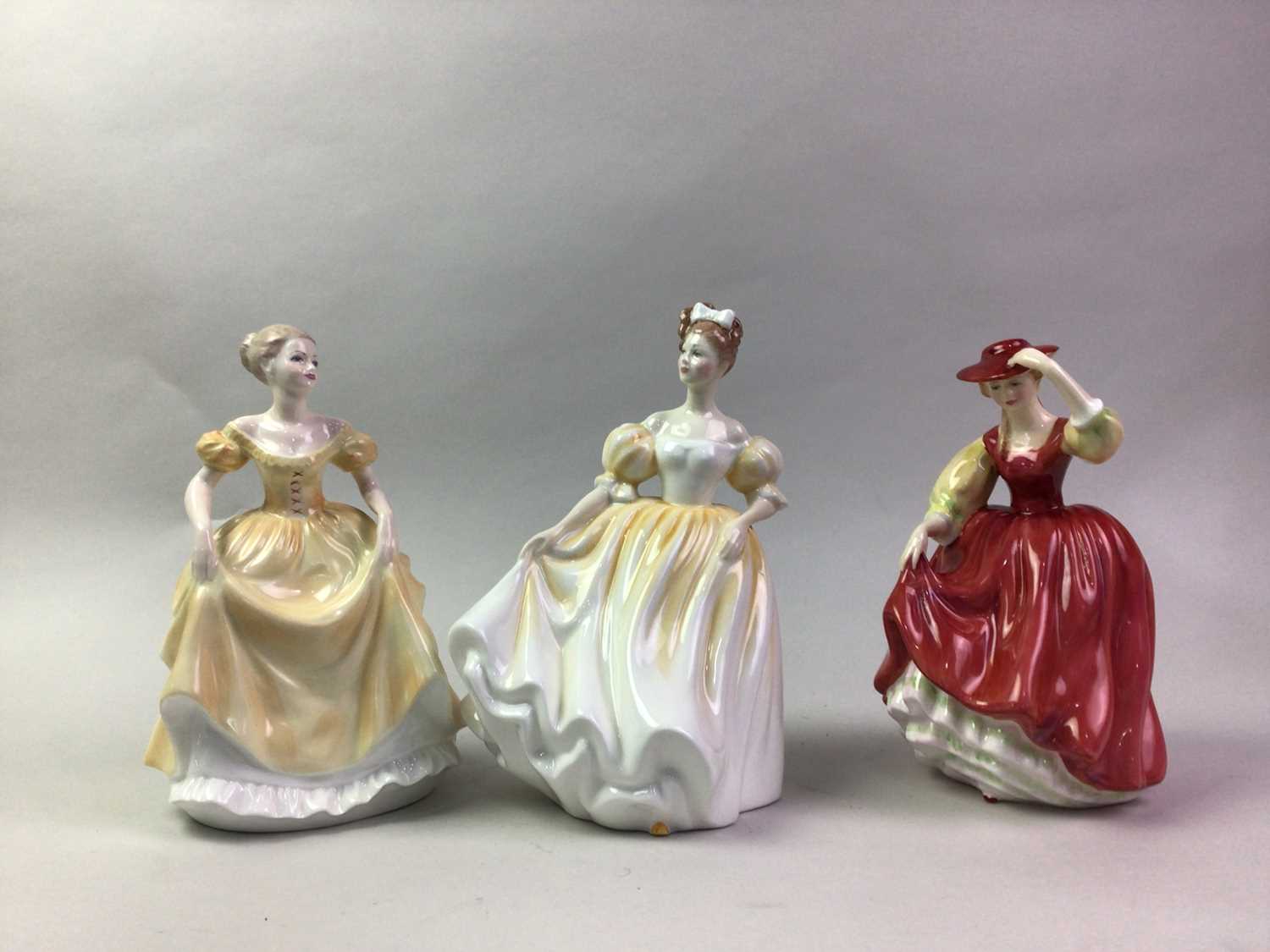 GROUP OF CERAMIC FIGURES, - Image 3 of 3