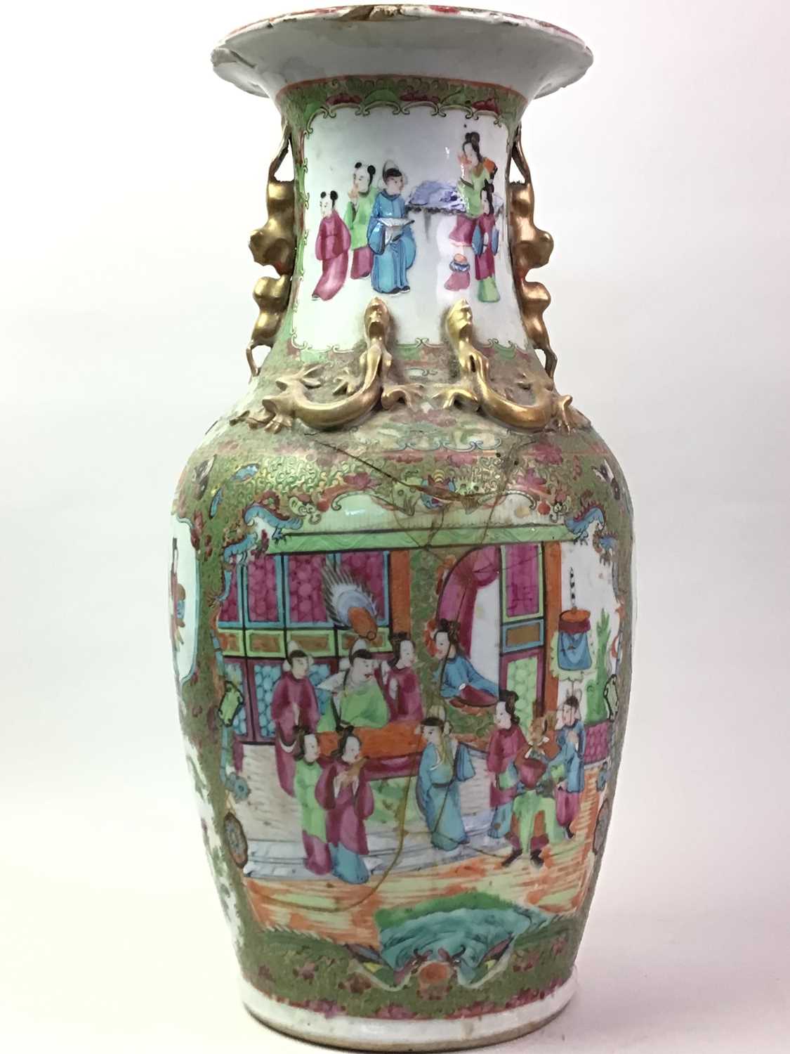 CHINESE FAMILLE ROSE VASE, 19TH CENTURY