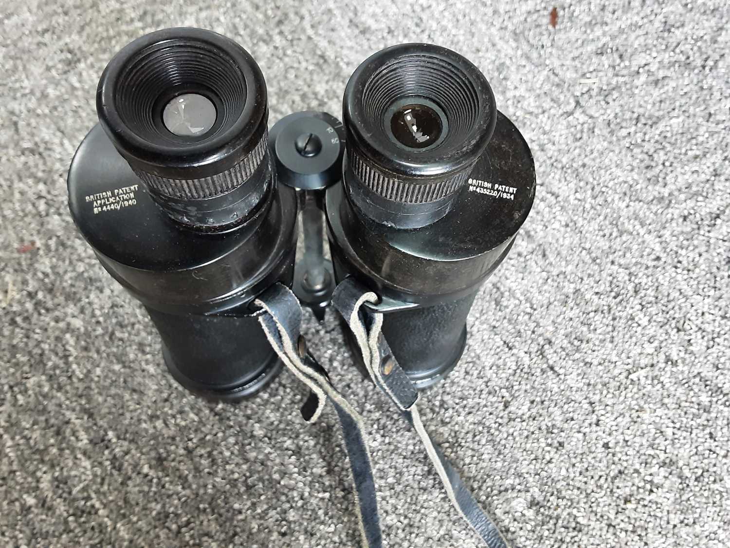 PAIR OF BARR AND STROUD ADMIRALTY BINOCULARS ALONG WITH A BRASS CAR HORN AND A COPPER HUNTING HORN - Image 4 of 4