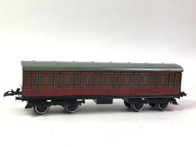 GROUP OF HORNBY RAILWAY ITEMS,