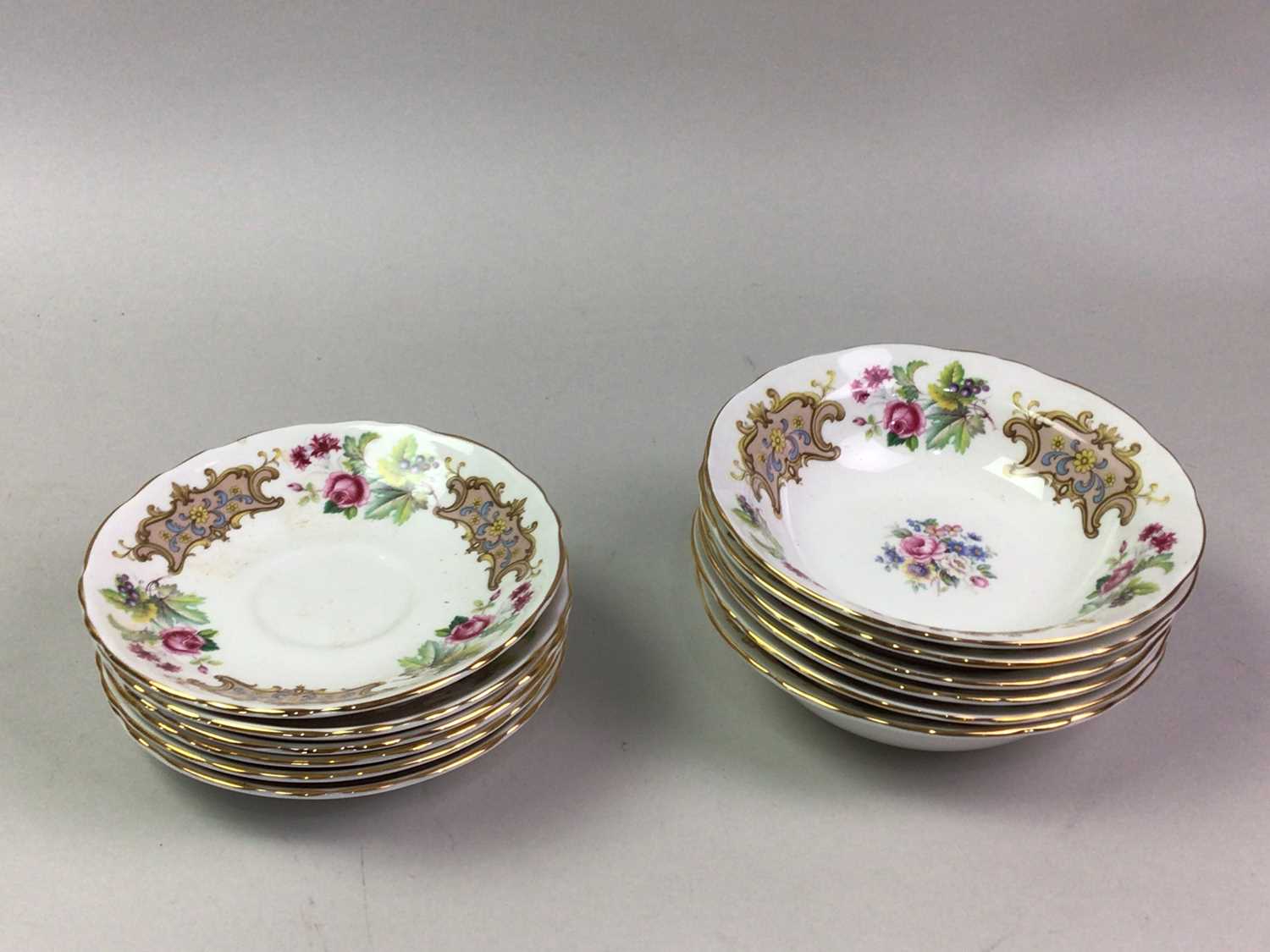 CROWN STAFFORDSHIRE PART DINNER SERVICE TRANSFER DECORATED WITH FLOWERS AND SCROLL PANELS - Image 4 of 4