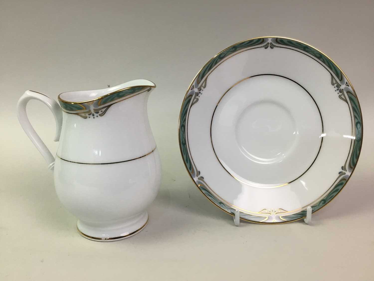 NORITAKE GLENABBEY PATTERN DINNER SERVICE,