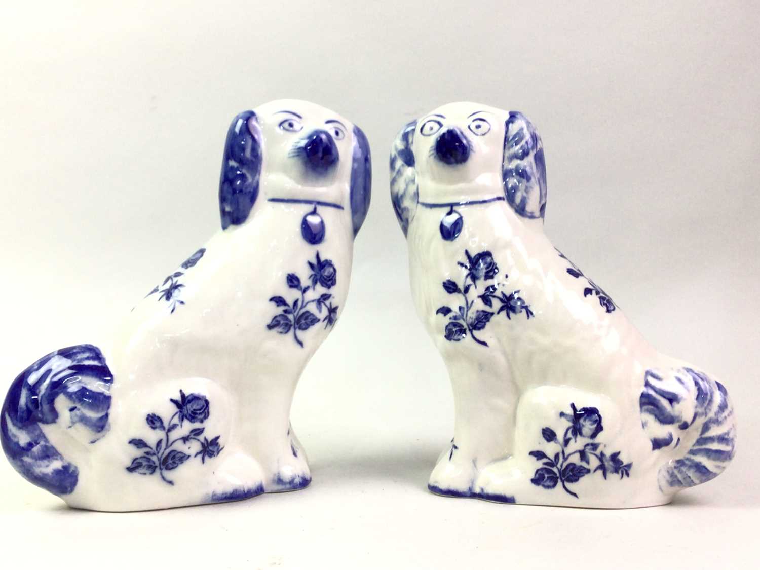 PAIR OF BLUE AND WHITE STAFFORDSHIRE DOGS, ALONG WITH OTHER CERAMICS