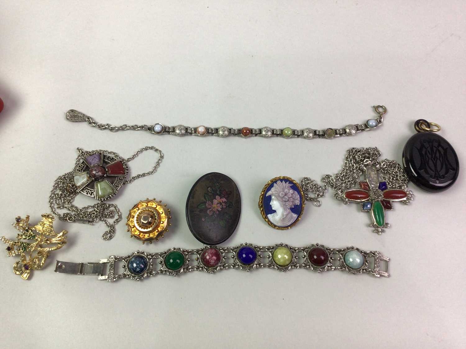 GROUP OF COSTUME JEWELLERY, - Image 2 of 4