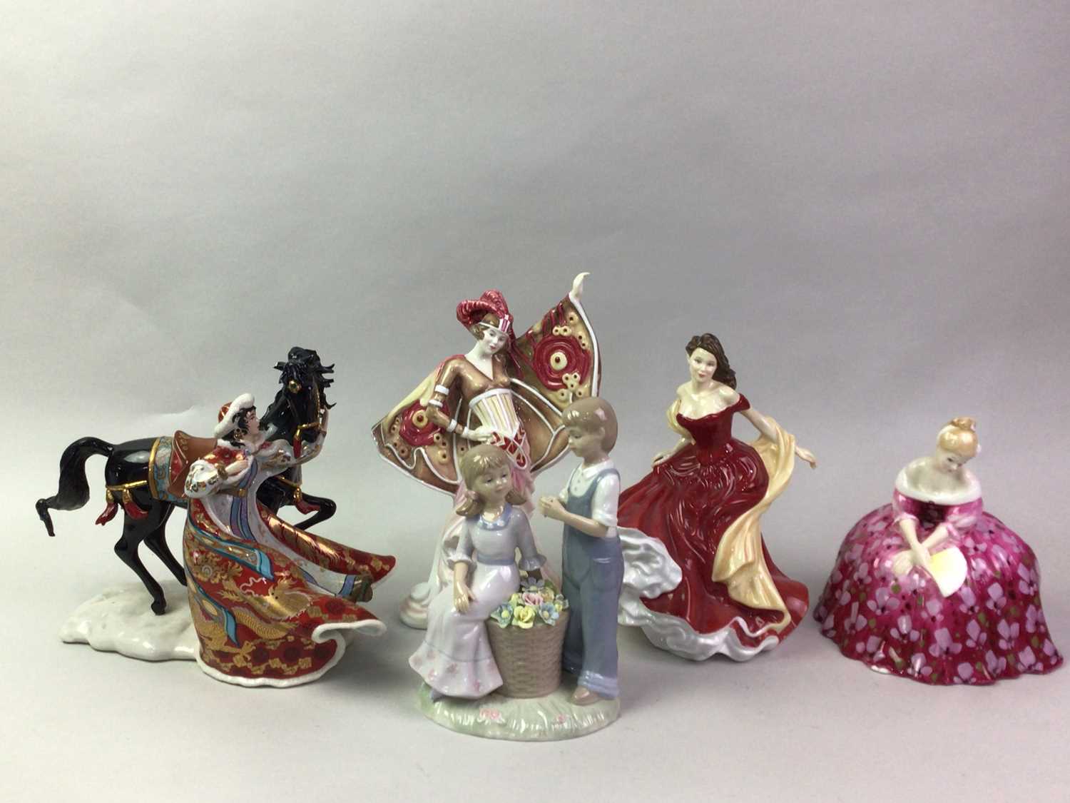 GROUP OF CERAMIC FIGURES, - Image 3 of 4