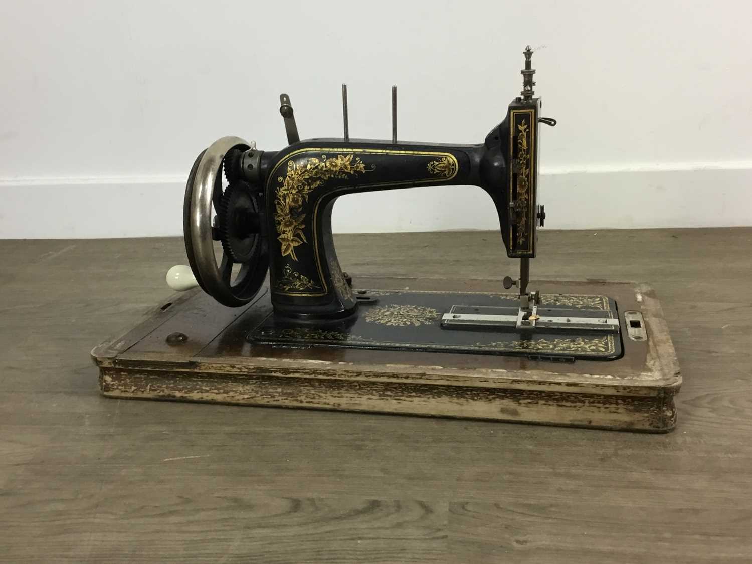 FRISTER & ROSSMANN SEWING MACHINE,