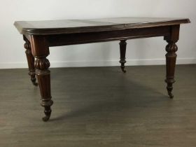 VICTORIAN MAHOGANY EXTENDING DINING TABLE,