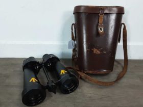 PAIR OF BARR AND STROUD BINOCULARS, WITH ADMIRALTY YELLOW ARROWS