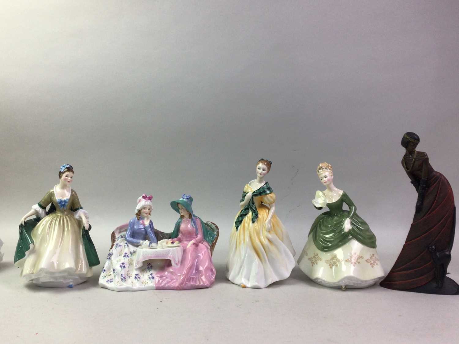 GROUP OF CERAMIC FIGURES, - Image 3 of 4