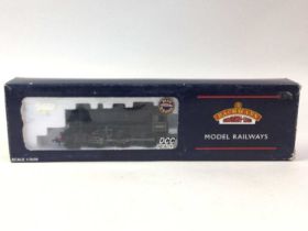 GROUP OF MODEL RAILWAY ITEMS,