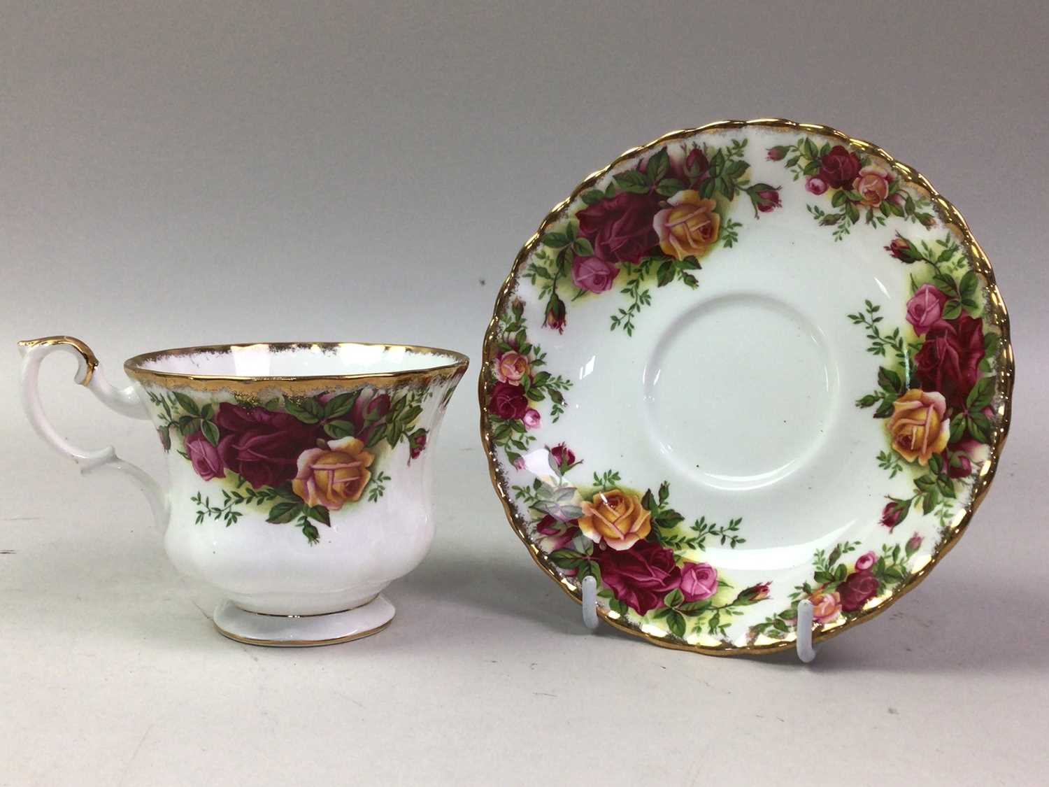 ROYAL ALBERT PART TEA SERVICE, OLD COUNTRY ROSES PATTERN