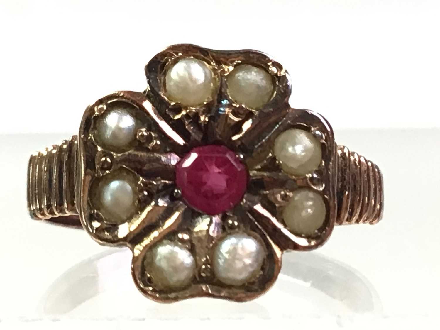 DAISY CLUSTER RING,