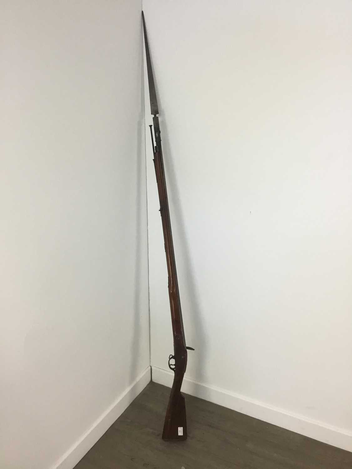 REPRODUCTION FLINTLOCK MUSKET, WITH SOCKET BAYONET