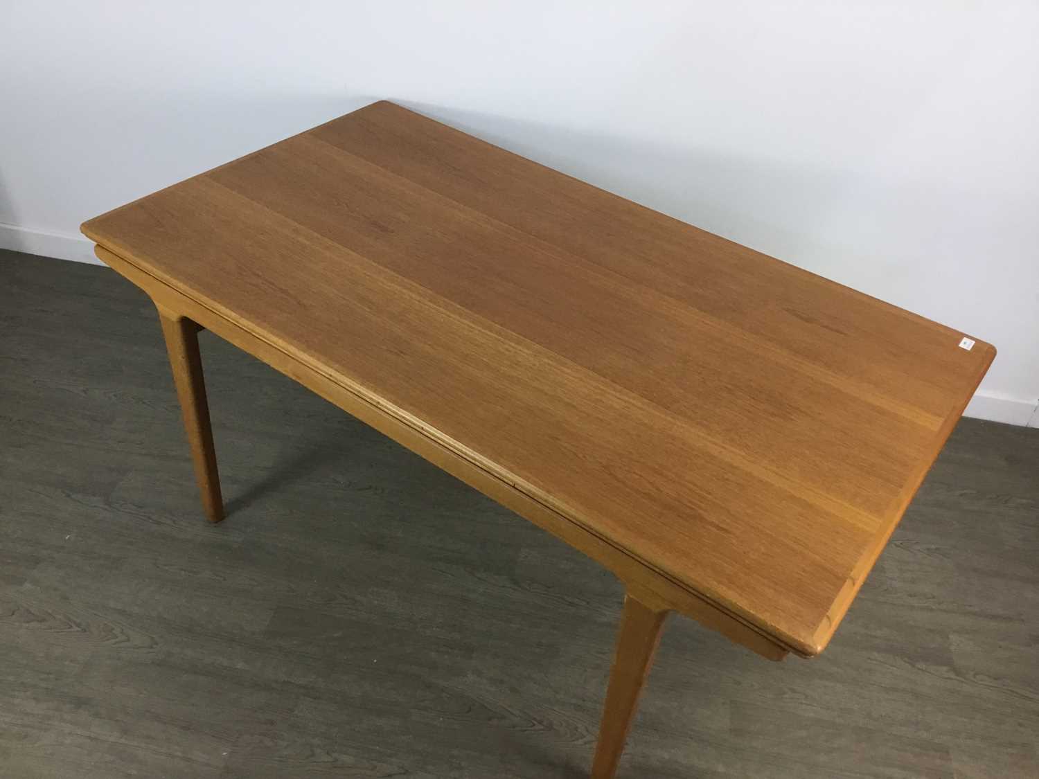 MID CENTURY DANISH TEAK DRAW LEAF EXTENDING DINING TABLE, WITH SIX DINING CHAIRS - Image 2 of 4