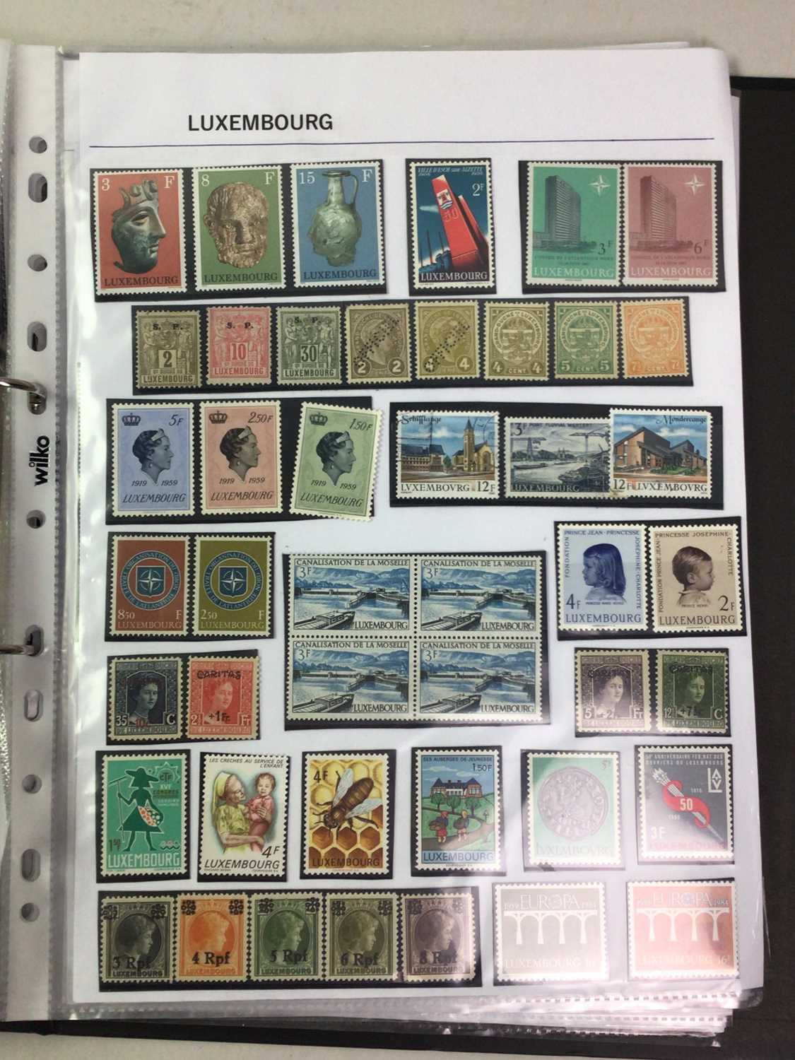 LARGE COLLECTION OF WORLD STAMPS, - Image 5 of 7